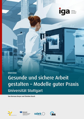 Fotografie einer Laborantin in weißem Kittel, die ein Gerät in einem modernen Labor bedient. 