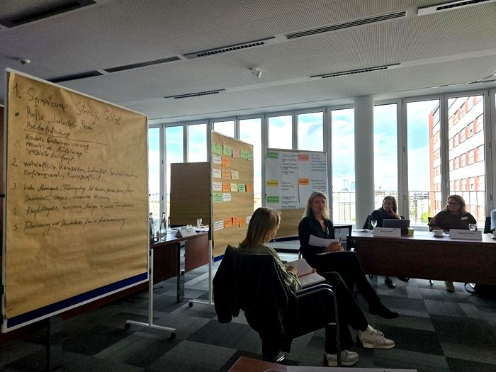 Expertendialog 2026: iga.Präsenzveranstaltung zu Frauengesundheit, Teilnehmende im Dialog